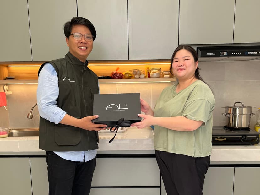 Serah terima kitchen set dengan Ibu Maria