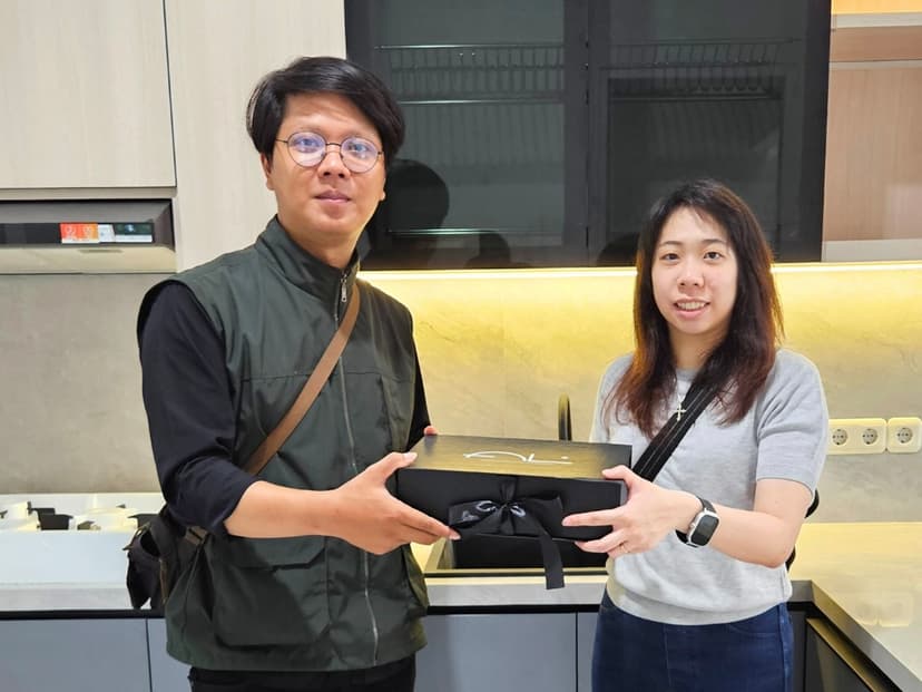 Serah terima kitchen set dengan Ibu Rena